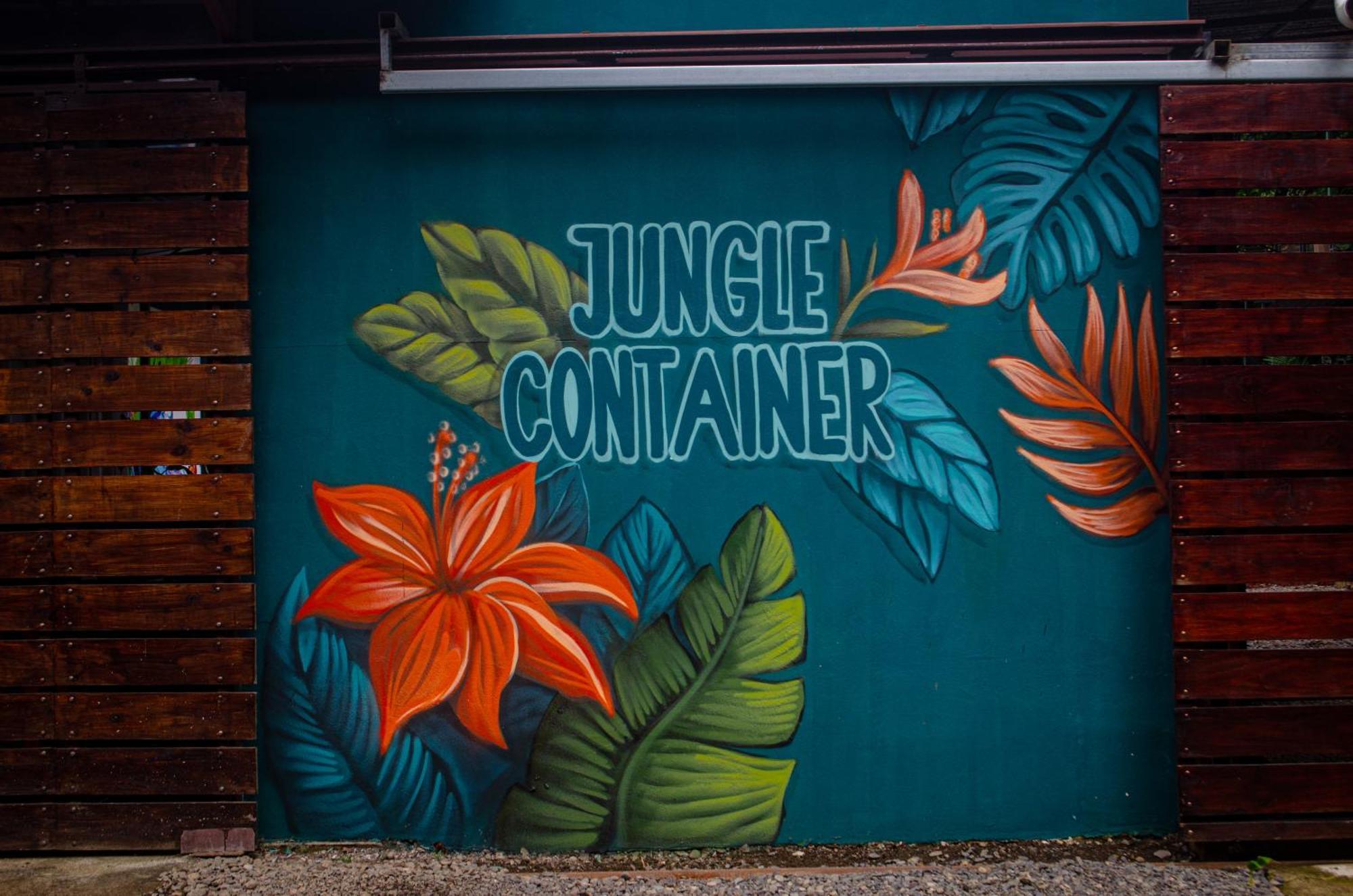 The Jungle Container Bed and Breakfast Quepos Εξωτερικό φωτογραφία